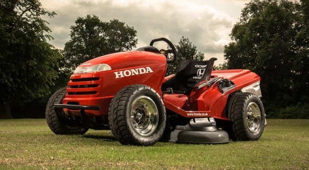 Honda выпустила быстрейшую в мире газонокосилку с динамикой суперкара. Она способна разгоняться с места до 100 км/ч за 4 с небольшим секунды и достигать более 200 км/ч максимальной скорости.