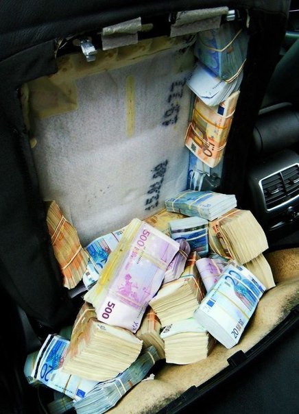 Два миллиона евро в автомобильных сиденьях! :D