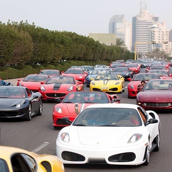 Уличный трафик в Дубай (ОАЭ)
