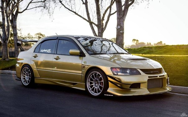 Golden Mitsubishi Evolution