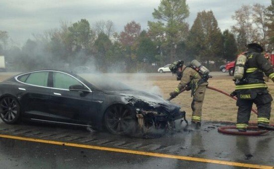 Третий автомобиль Tesla Model S сгорел за последние полтора месяца. Акции компании упали на 8%!