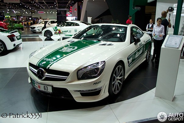 На днях в рамках Dubai Motor Show 2013 арабы похвастались своей коллекцией новых суперкаров с мигалками.