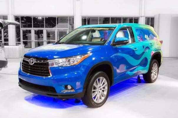 Toyota построила "аквариум" на колесах