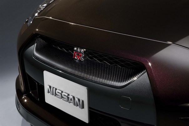 Nissan GT-R "Midnight Opal" (R35), 2013
