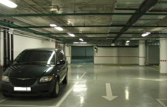 Москвичам предложат по ночам парковаться в торговых центрах 