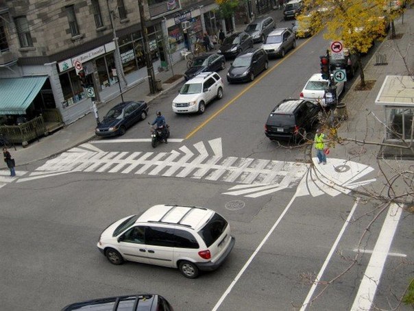 Художник Питер Гибсон проживающий в Монреале, создает свои творения на улице.
