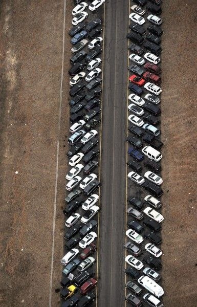 Тысячи автомобилей после урагана Сэнди.