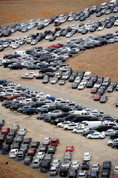 Тысячи автомобилей после урагана Сэнди.