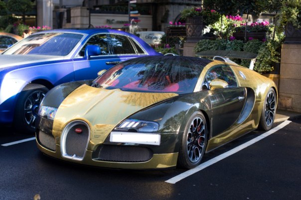 Редкая модель Bugatti Veyron была замечена у отеля в Лондоне