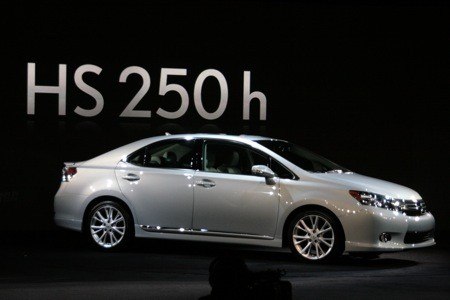 Обновленный Lexus HS250h выходит в продажу