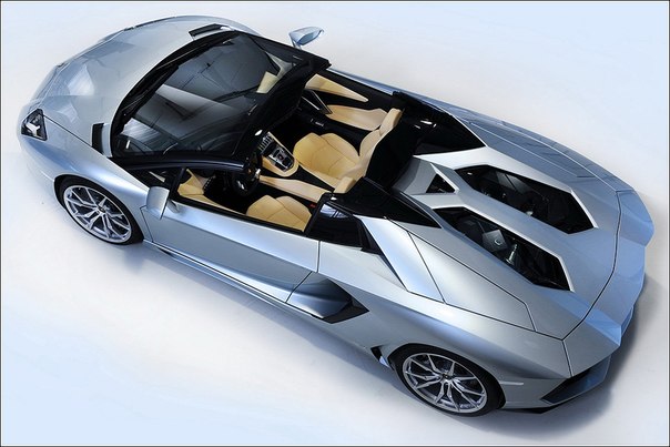 Суперкары Lamborghini Aventador Roadster раскупили на полтора года вперед