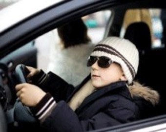 Российские эксперты в области подготовки водителей поддержали идею выдавать водительские права с 16 лет.