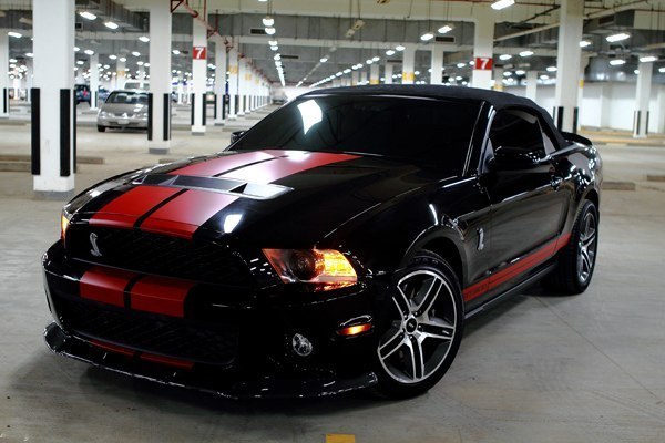 Mustang Shelby GT500.