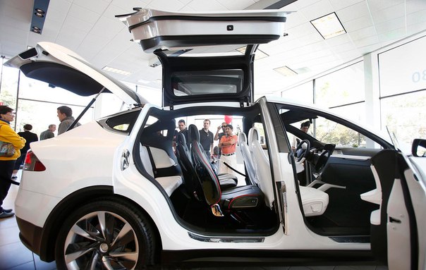 Кроссовер Tesla Model X собрал более 6000 предзаказов