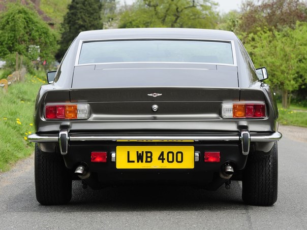 Aston Martin Lagonda V8 Saloon, 1974–1976