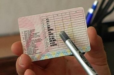 Кабмин урезал срок действия водительских удостоверений