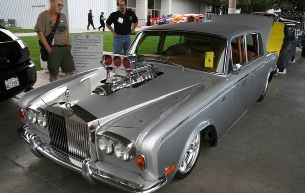Прокачанный Rolls-Royce с для драгрейсеров из высшего общества.