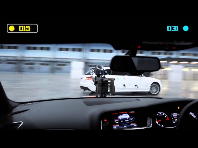 Два Audi RS4 Avant столкнулись в перестрелке. Энтузиасты сыграли в пейнтбол на автомобилях.