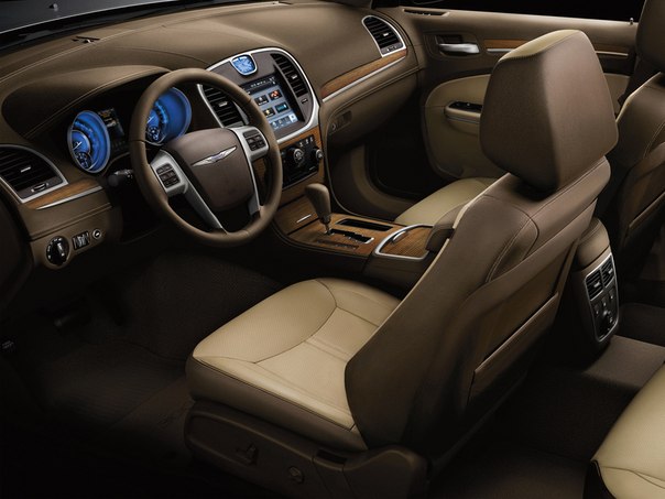 Chrysler 300C Luxury Series, 2012