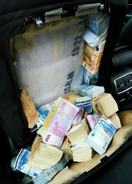 Жирная находка - почти два миллиона евро в автомобильных сиденьях.
