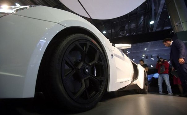 Первый арабский суперкар был представлен на третьем международном автошоу в Катаре - гиперавтомобиль LykanHypersport малоизвестной ливанской фирмы W Motors. Стоимость автомобиля безумно очаровательная - 3,4 миллиона долларов. 