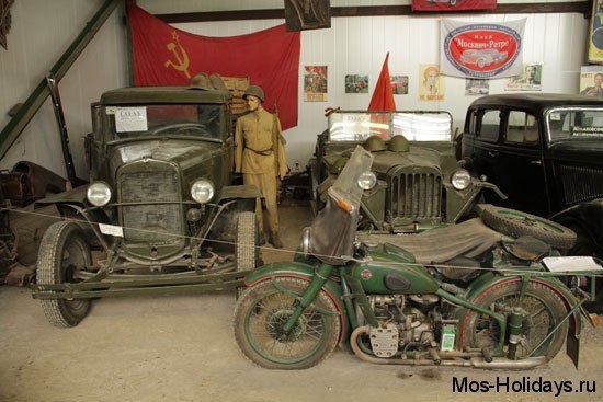 Ломаковский музей старинных автомобилей и мотоциклов — первый автомотомузей в России. Первый негосударственный музей в России с 1917 года. Основан в 1987 году. Открыт для экскурсий в 1991 году.