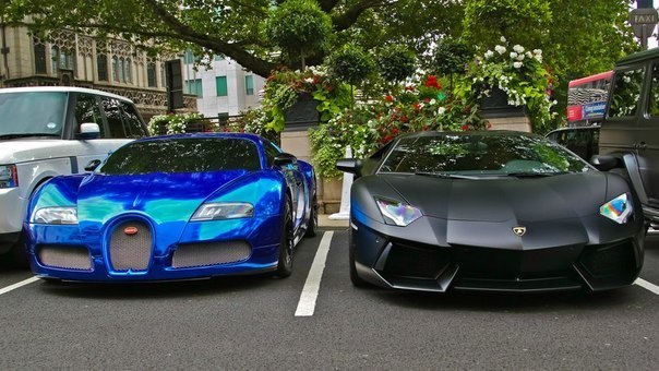 Bugatti Veyron vs. Lamborghini Aventador.