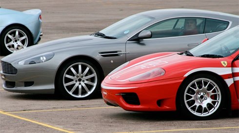 В Италии конфисковали 17 поддельных машин Ferrari и Aston Martin