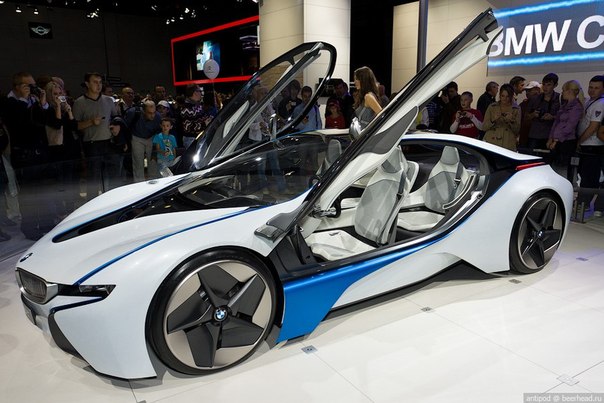 Возможно, именно этот автомобиль станет главной звездой стенда BMW во Франкфурте: Concept Vision EfficientDynamics – спортивный автомобиль с посадочной формулой 2+2, разработанный на основе технологий будущего, имеющим минимальные выбросы в окружающую среду, оснащенный 3-цилиндровым турбодизельным двигателем и двумя электромоторами.