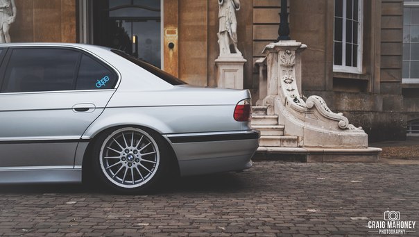 BMW E38.
