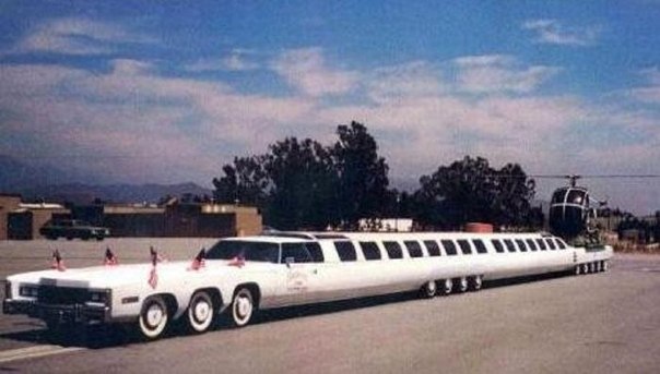 Самый длинный автомобиль в мире - лимузин длиной 30,5 метров. 