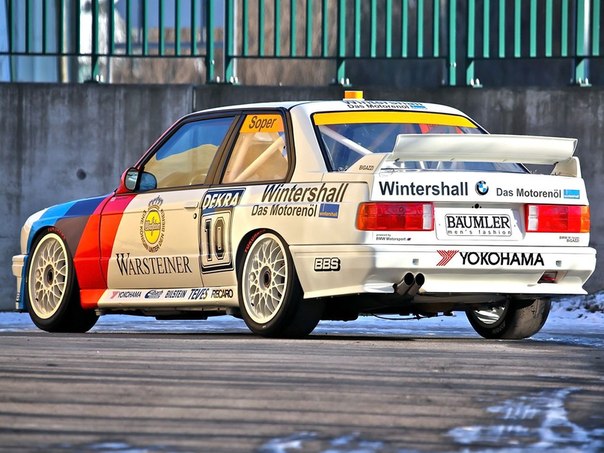 BMW M3 - это легенда, будь-то спортивный серийный или породистый гоночный автомобиль. С 1987 года гонщики по всему миру использовали BMW M3 в гонках и одерживали одну победу за другой. С тех пор было четыре поколения BMW M3. Каждый из них уникален по-своему.