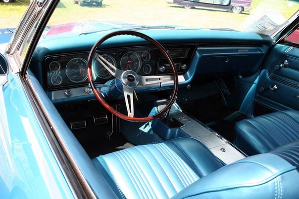 Chevrolet Impala является одним из самых старых и популярных автомобилей. С момента производства автомобиль эволюционировал с роскошного авто до малобюджетного семейного седана. Chevrolet Impala 1967 выпускался около 10 лет, в связи с чем обрёл немалую популярность. В настоящее время данная модель очень популярна среди коллекционеров. Модель 67 года являлась третьим поколением, на тот момент времени Impala была просто бомбой и выпускалась в двух вариантах: 2-хдверное купе и седан.