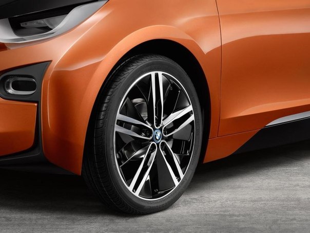 В сети появились слухи о планах компании BMW на значительное расширение модельного ряда компактных и среднеразмерных автомобилей новой серии i. Первым среди нескольких новых моделей, о которых до сих пор ничего не было известно, якобы станет i3 Coupe, вслед за которым начнется работа на минивэном на основе i3. 