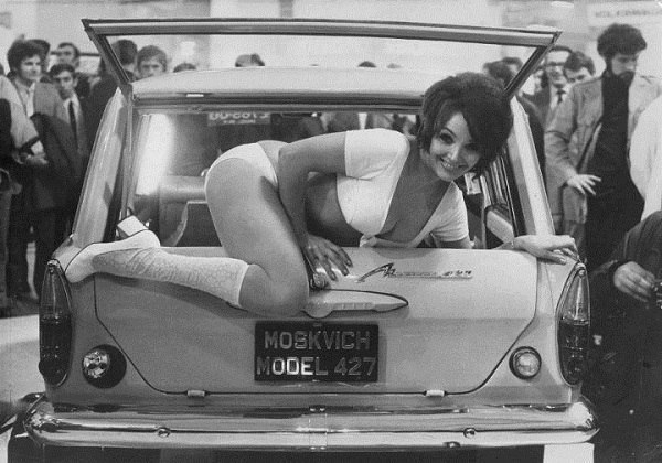 Реклама автомобиля Москвич-427, 1971 год.