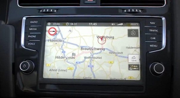 Volkswagen представила систему распознавания дорожных знаков на Golf 7
