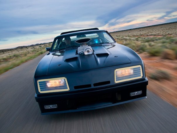 Автомобиль-киногерой Ford Falcon GT "Pursuit Special" V8 из кинофильма "Безумный Макс".