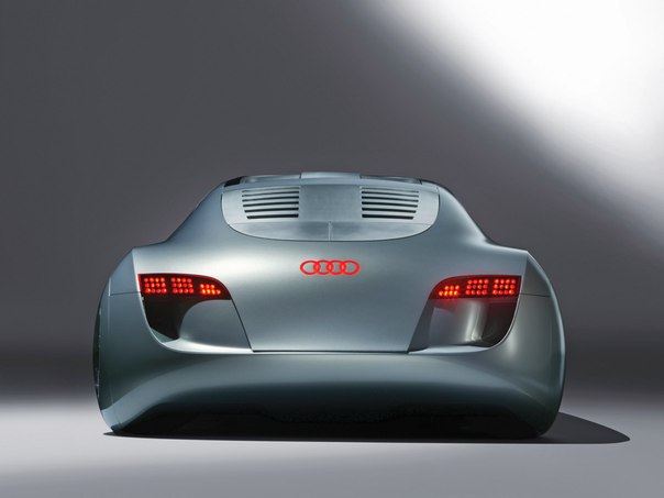 Автомобиль-киногерой Audi RSQ Concept, 2004