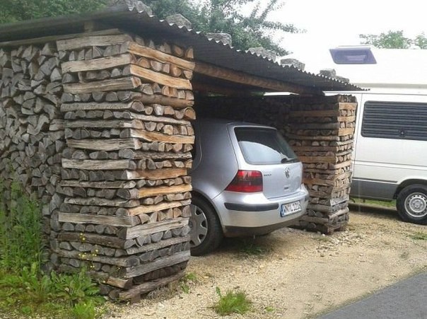 Вот такой самодельный гараж :)
