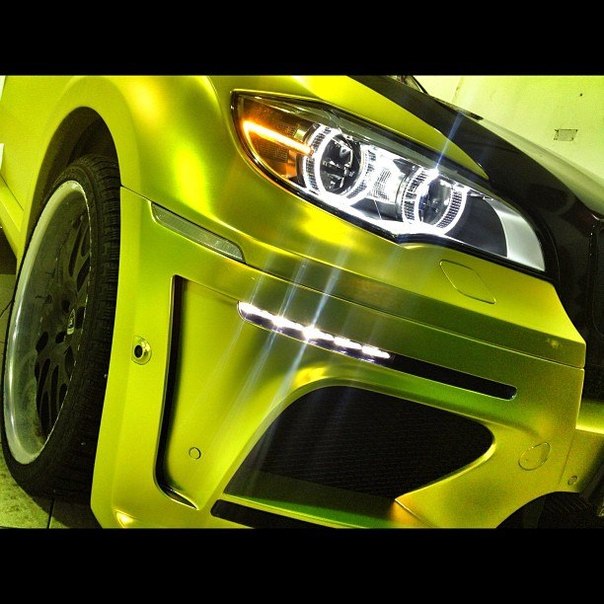 BMW X6M HAMANN в желтом матовом хроме - одним ярким автомобилем больше в хмуром московском траффике : )