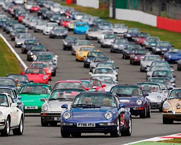 Porsche собрала вместе рекордное количество спорткаров 911