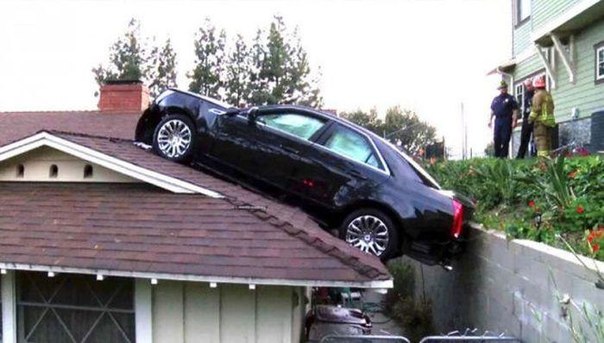 Припарковал свой Кадиллак на крыше соседа