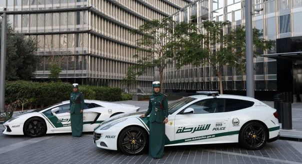 Арабских женщин-полицейских снабжают суперкарами