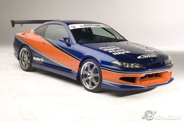 Nissan Silvia – спортивная модель с задним приводом. Это – седьмое поколение модели, выпуск которой начался в 1999 году. По мнению производителей компании Nissan, возвращение к производству 5-местной модели Silvia является стратегически удачным решением.