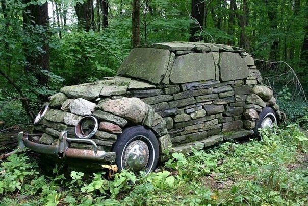 Автомобиль из камней