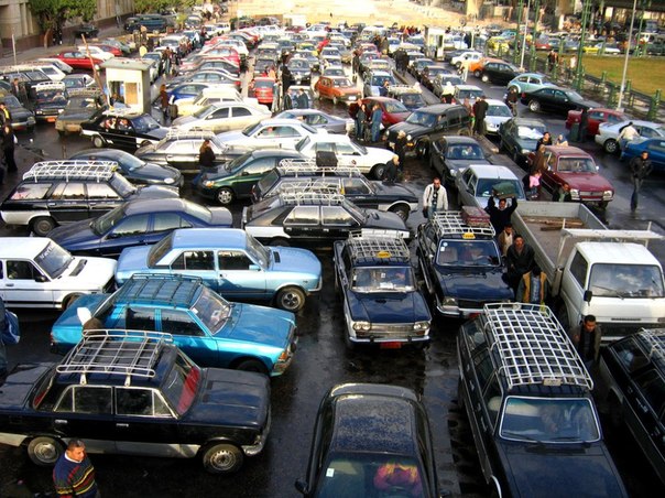 В Каире, где проживает более 18-ти миллионов человек, насчитывается всего девять светофоров.