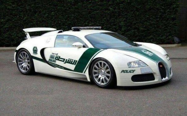 Дубайские полицейские пополнили автопарк новым суперкаром Bugatti Veyron