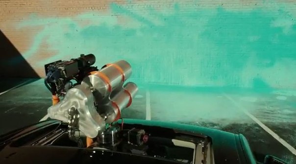 Автомобиль-робот создаёт шедевры граффити