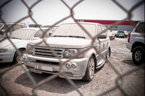 Брошенные автомобили класса "люкс" в Дубае