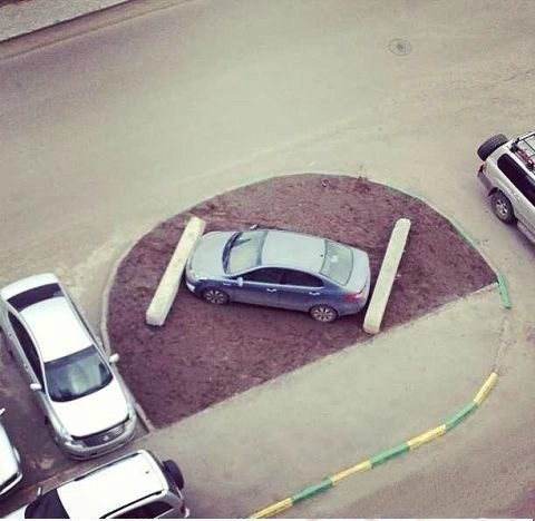 Вот так мстят в Барнауле тем, кто паркуется на клумбах